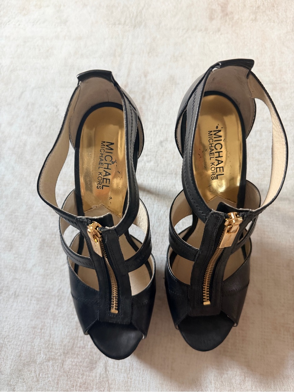 Michael Kors Black Leather T-Strap Platform Heels Size 8 Gold Zip - Picture 4 of 4